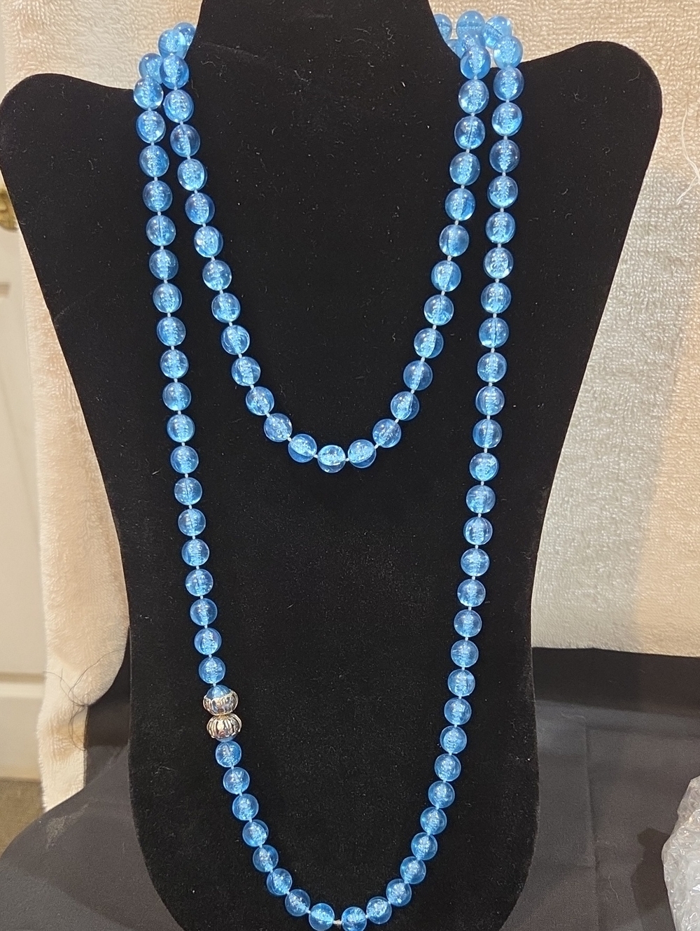 BLUE CRACKLED BEADED NECKLACE